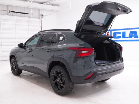 New 2026 Chevrolet Trax LT w/ Driver Confidence Package image 8