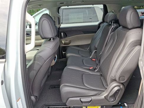 New 2026 Kia Carnival SX image 5