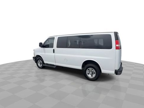 Used 2017 Chevrolet Express 3500 LT w/ LT Preferred Equipment Group RWD image 6