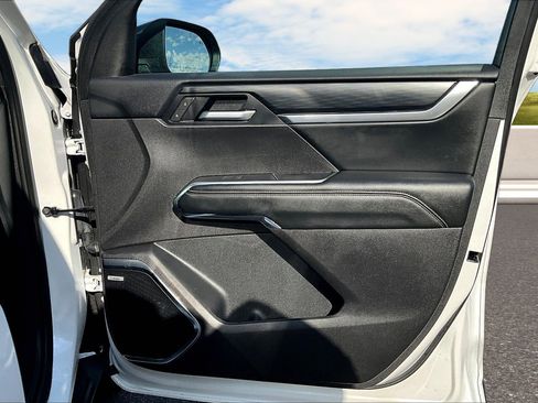 Used 2025 GMC Acadia Elevation w/ Elevation Premium Package image 20