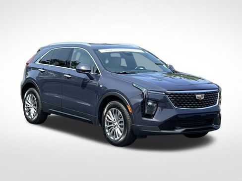 Used 2025 Cadillac XT4 Premium Luxury FWD image 3