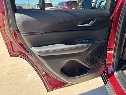 Used 2025 Jeep Grand Cherokee Laredo X w/ Trailer Tow Package image 17