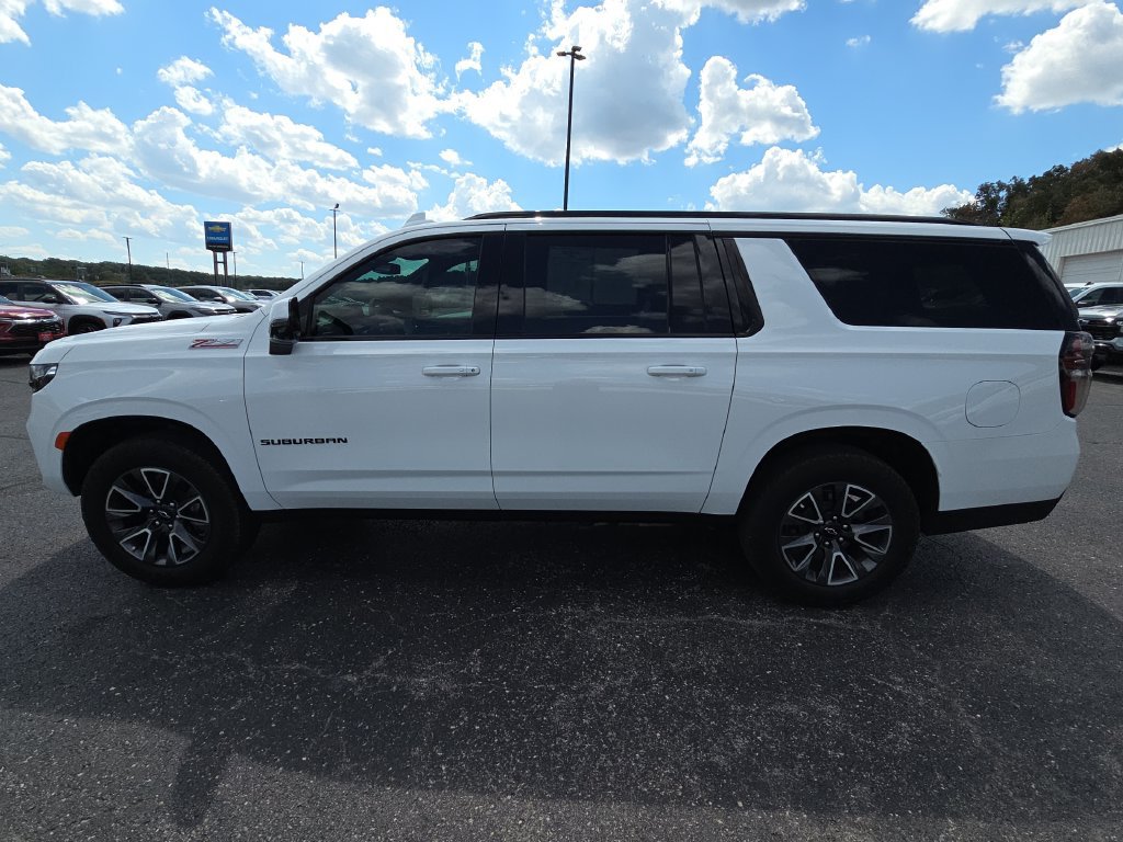 Certified 2024 Chevrolet Suburban Z71 w/ Luxury Package AWD/4WD image 5
