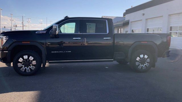 Used 2026 GMC Sierra 3500 Denali w/ Denali Reserve Package AWD/4WD image 6