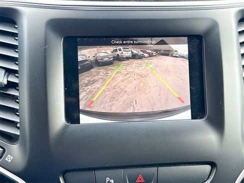 Used 2019 Jeep Cherokee Latitude Plus image 15