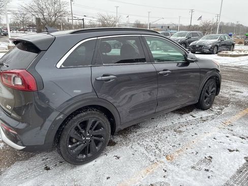 Used 2018 Kia Niro EX w/ EX Touring Graphite Edition image 4