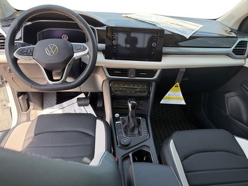 New 2025 Volkswagen Taos SEL image 10