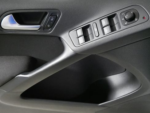 Used 2017 Volkswagen Tiguan Limited FWD image 19