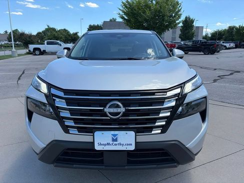 Used 2024 Nissan Rogue SV AWD/4WD image 3
