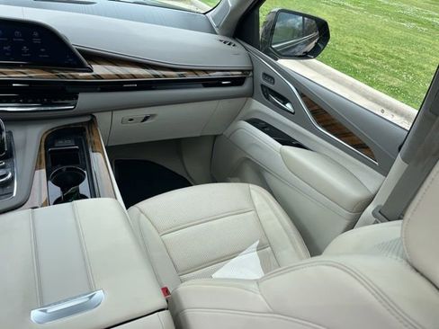 Used 2023 Cadillac Escalade ESV Premium Luxury Platinum image 43