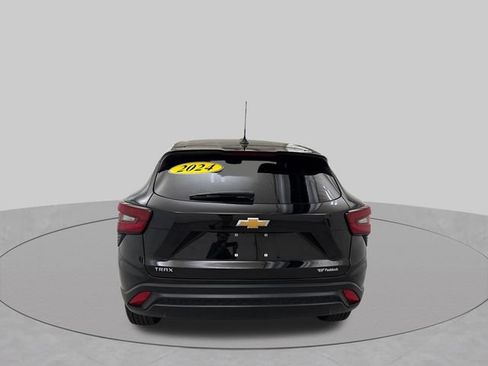 Used 2024 Chevrolet Trax LS FWD image 4