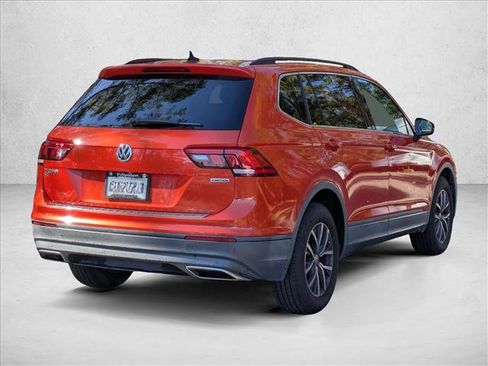 Used 2019 Volkswagen Tiguan SE w/ Panoramic Sunroof Package image 2