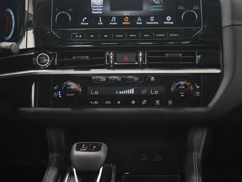 Used 2024 Nissan Pathfinder Platinum AWD/4WD image 17