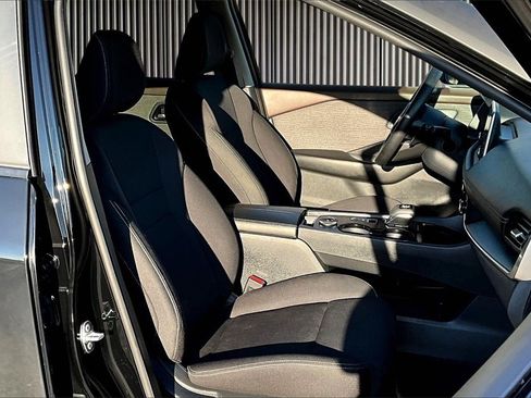 Used 2023 Nissan Rogue S image 7