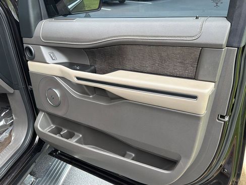 Used 2021 Ford Expedition Limited RWD image 16