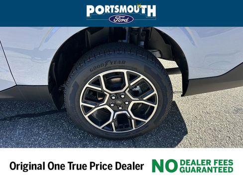 New 2025 Ford Maverick Lariat w/ 4K Tow Package image 28