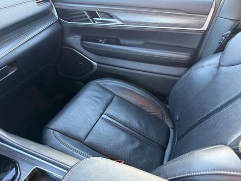 Used 2024 Jeep Wagoneer L Series II w/ Flexible Seating Group image 21