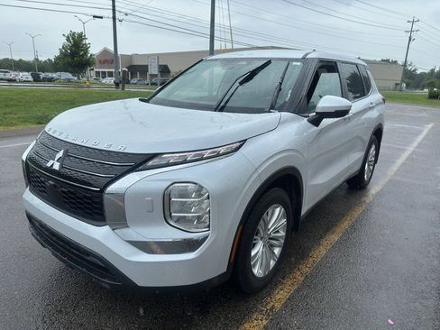 Used 2023 Mitsubishi Outlander ES AWD/4WD image 8