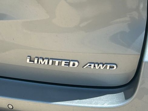 Used 2017 Toyota Highlander Limited AWD/4WD image 5