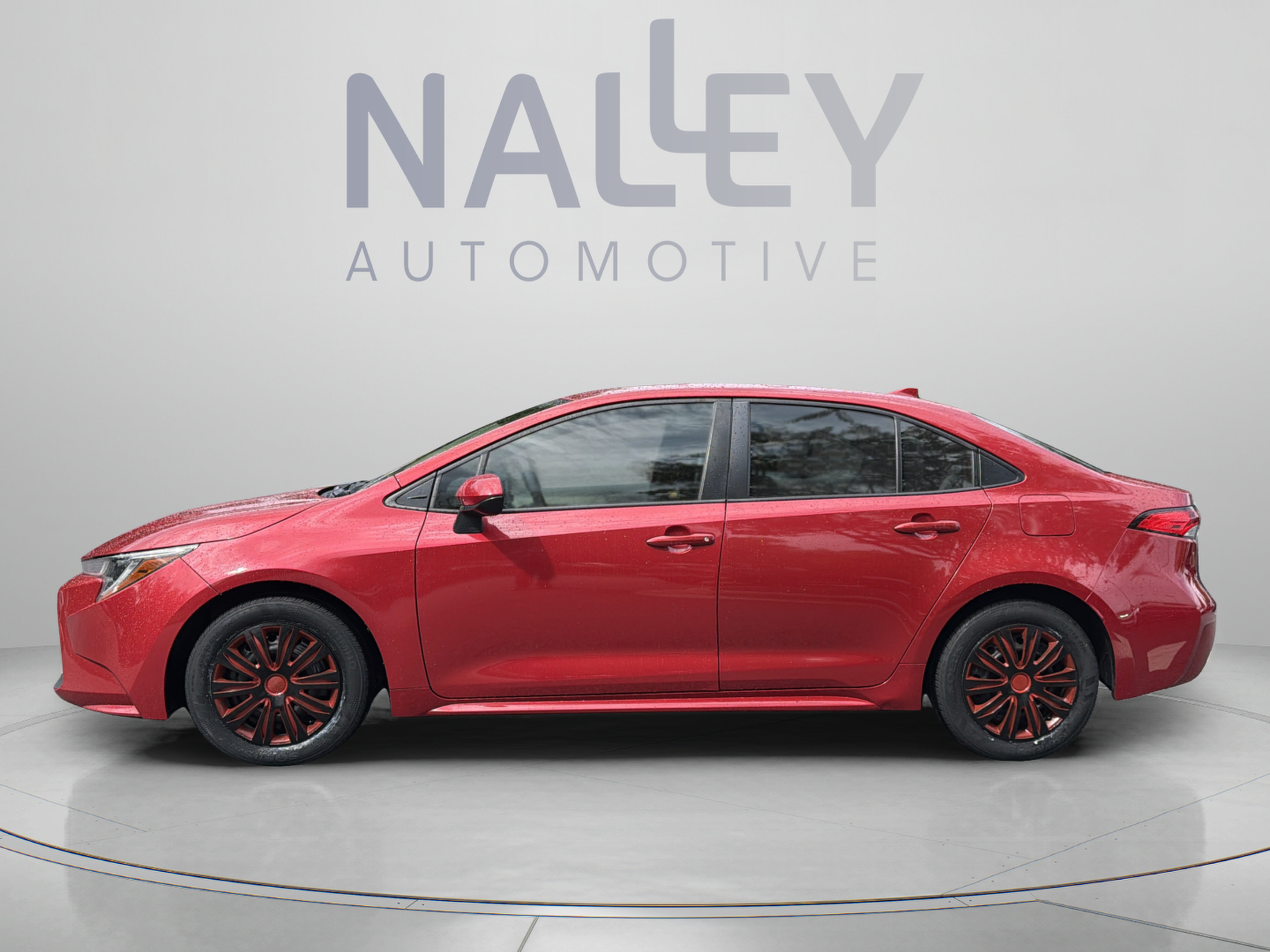 Used 2020 Toyota Corolla LE FWD image 2
