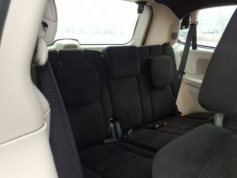 Used 2016 Dodge Grand Caravan SE FWD image 17