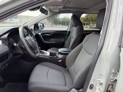 Certified 2019 Toyota RAV4 XLE FWD image 24