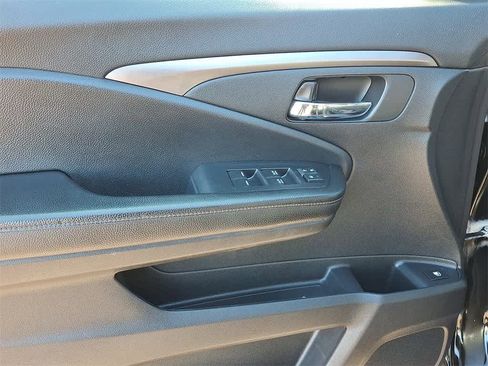 Used 2020 Honda Ridgeline Sport image 2