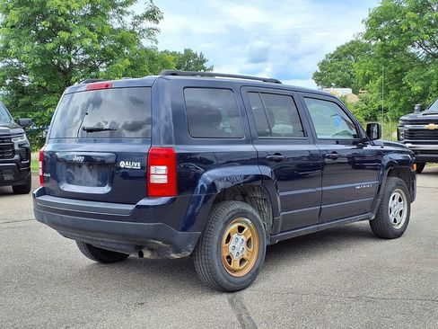 Used 2017 Jeep Patriot Sport w/ Power Value Group AWD/4WD image 4