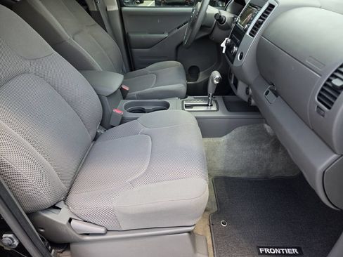 Used 2016 Nissan Frontier SV RWD image 15