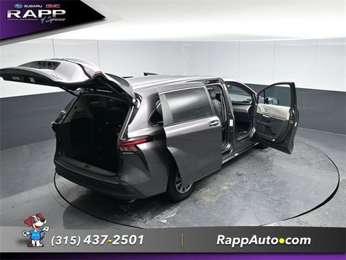 Used 2022 Toyota Sienna XLE image 30