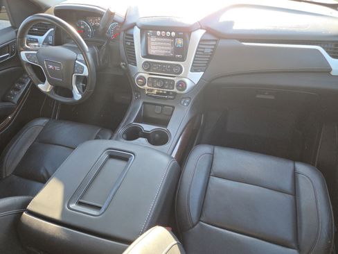 Used 2020 GMC Yukon XL SLT w/ Graphite Performance Edition image 30