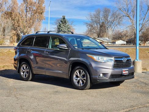 Used 2015 Toyota Highlander XLE image 1