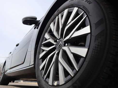 Certified 2025 Nissan Altima 2.5 SV FWD image 10