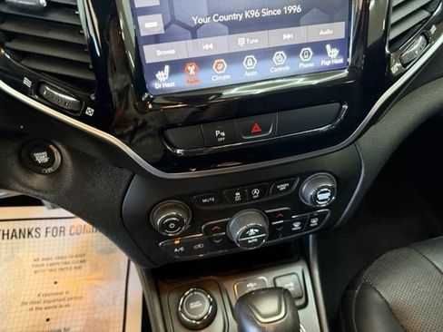 Used 2019 Jeep Cherokee Limited AWD/4WD image 25