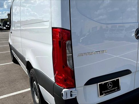 Used 2025 Mercedes-Benz Sprinter 2500 image 15
