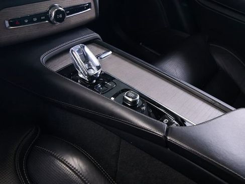 Certified 2023 Volvo XC90 B6 Ultimate w/ Protection Package image 9