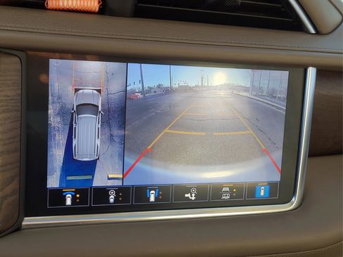 Used 2021 GMC Yukon XL Denali w/ Denali Premium Package image 20