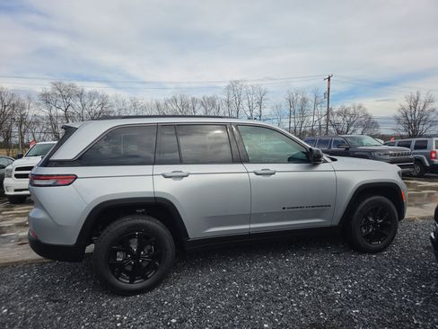 New 2026 Jeep Grand Cherokee Altitude AWD/4WD image 15