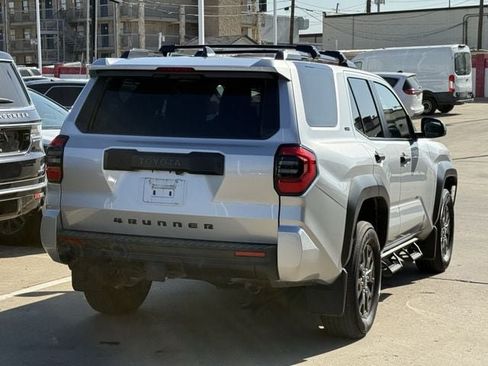 Used 2025 Toyota 4Runner SR5 AWD/4WD image 4