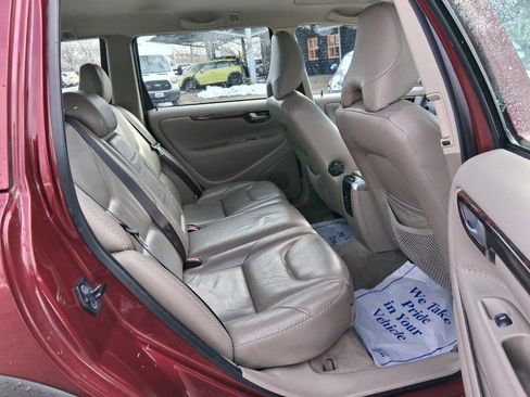 Used 2005 Volvo XC70 image 17