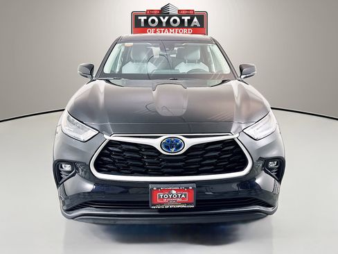 Certified 2023 Toyota Highlander LE image 2