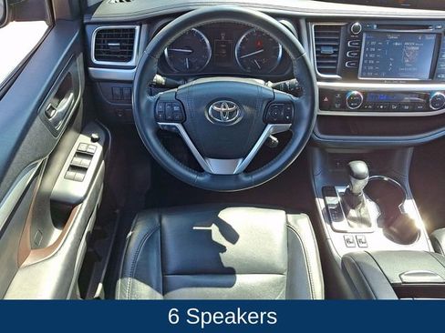 Used 2016 Toyota Highlander XLE AWD/4WD image 3