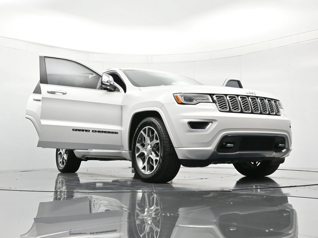 Used 2020 Jeep Grand Cherokee Overland w/ Interior Metal Package AWD/4WD image 49