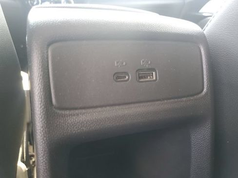 Used 2025 Chevrolet Trax LT w/ LT Convenience Package FWD image 12