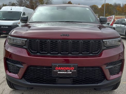 New 2025 Jeep Grand Cherokee Altitude w/ Trailer Tow Package AWD/4WD image 3
