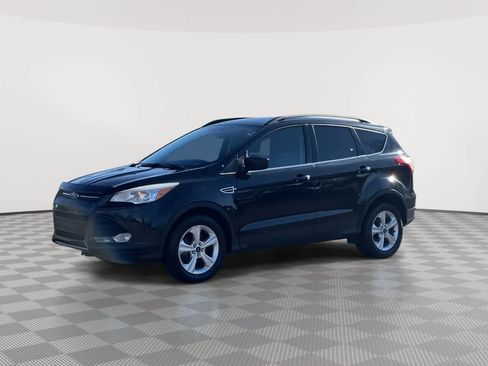 Used 2015 Ford Escape SE w/ Equipment Group 201A image 4
