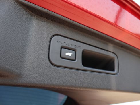 Used 2025 Honda Pilot TrailSport image 17