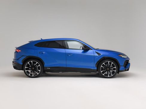 Used 2023 Lamborghini Urus S image 2