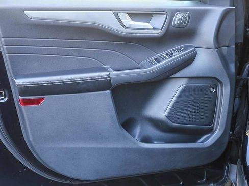 Used 2021 Ford Escape Titanium image 18