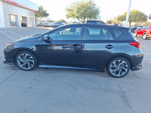 Used 2018 Toyota Corolla iM image 3
